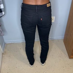 ❌SOLD❌ 
Levi’s Bold Curve Jeans